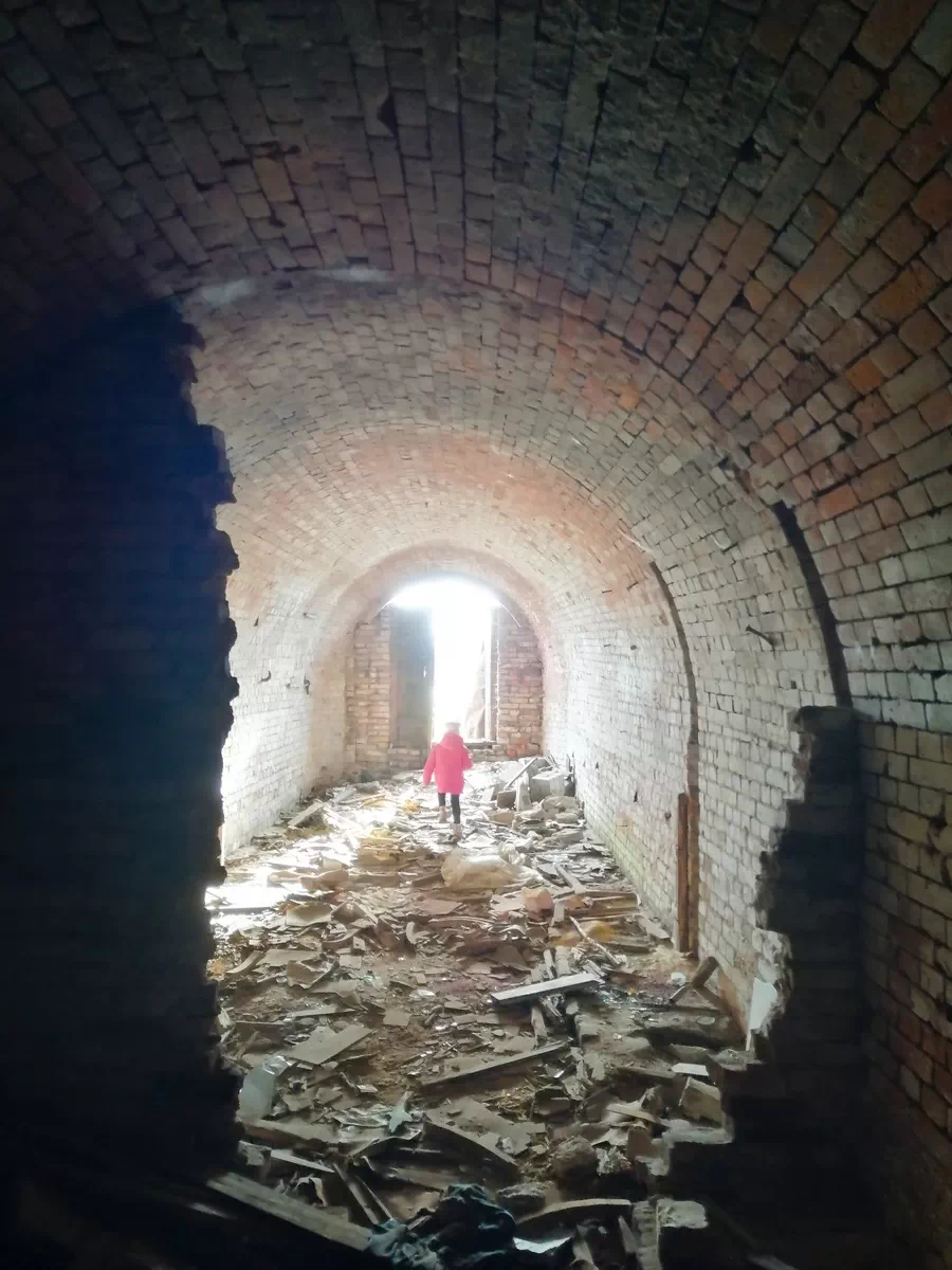 Выход из заброшенного здания, граница с Польшей, Брест