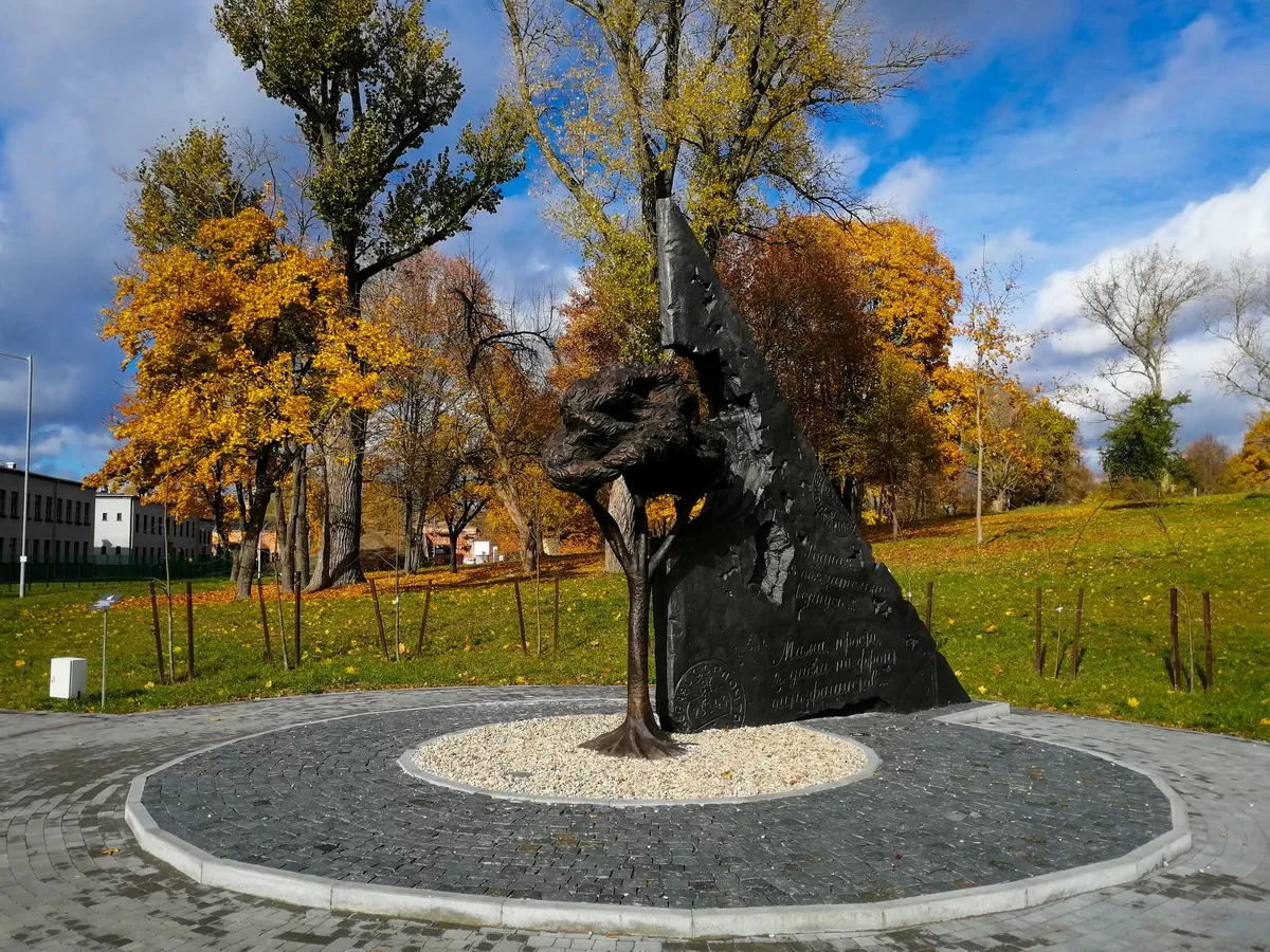 Пейзаж крепости, осенняя листва, без ребенка, для Google карт